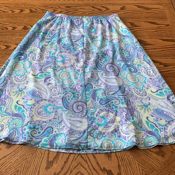 Long modest Dress Barn paisley skirt with soft spring colors - Picture 4 of 8
